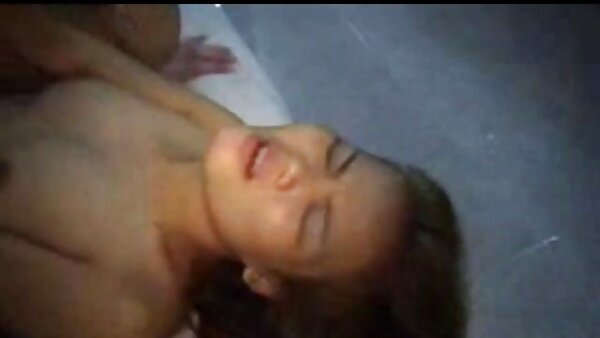 Perempuan jalang awek melayu video lucah tranny berambut panjang dalam kasut bertumit memberikan BJ pepejal kepada budak lelakinya