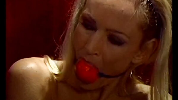 Awek pelacur yang jatuh rahang Alanah Rae memberi video sex rakam sendiri kerja tangan duduk di muka lelaki