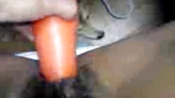 Lelaki hitam keriting meniduri anak ayam eksotiknya yang berkaki panjang awek lucah melayu dalam pose-pose anjing