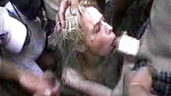 Anak ayam langsing Anya awek sembang lucah Krey sedang meniduri dirinya sebelum seks dubur gila dengan bekas teman lelaki