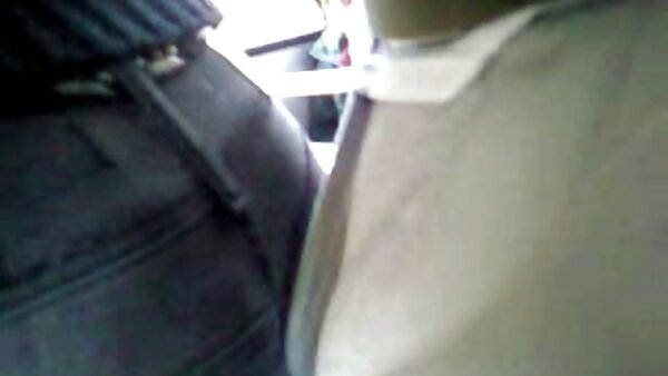 Dua lelaki yang batang melayu sedap dikurniakan meniduri seorang remaja miang dalam kedudukan yang berbeza