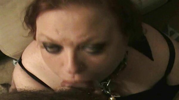 Remaja kurus berambut perang memberikan blowjob video lucah melayu tudung kepada koboinya