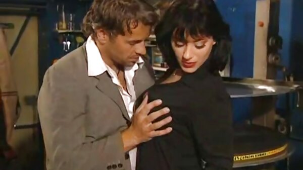 Babes yang menakjubkan dan seksi dengan lekuk tubuh yang cantik digerudi dengan video lucah sedap kuat