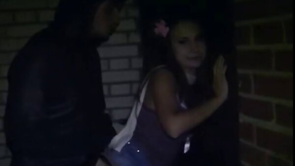 Tukang urut yang mahir video sex awek bertudung menjadi miang dan menggerudi faraj si rambut coklat langsing yang menawan